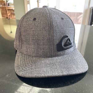 Quicksilver - Flexfit - embroidered logo cap